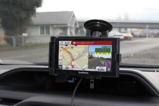 Supporto a ventosa con chiusura antifurto per Garmin nuviCam dezlCam RAM-B-166-GA68LU