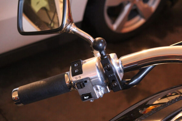RAM® Motorcycle Brake/Clutch Reservoir Mount with Diamond Plate Ram Mounts RAM-B-174 - immagine 2