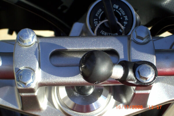 SUPPORTO RAM-MOUNT RAM-B-272-A-UN7 X-GRIP CON ATTACCO SPECCHIETTO PER IPHONE E SAMSUNG - immagine 5