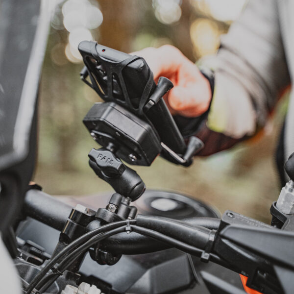 RAM X-Grip Supporto per telefono grande con sfera e adattatore Vibe-Safe Ram Mounts RAM-HOL-UN10B-462 - immagine 5
